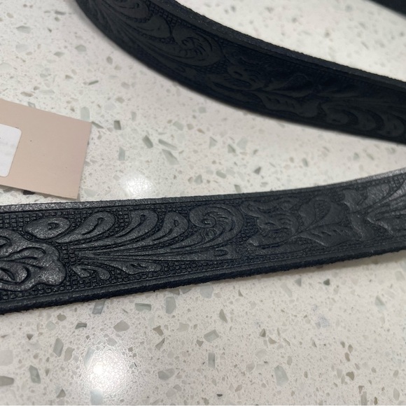 Most Wanted Black Leather Tooled Belt Round Turquoise Stone Buckle NEW Medium - Picture 4 of 10